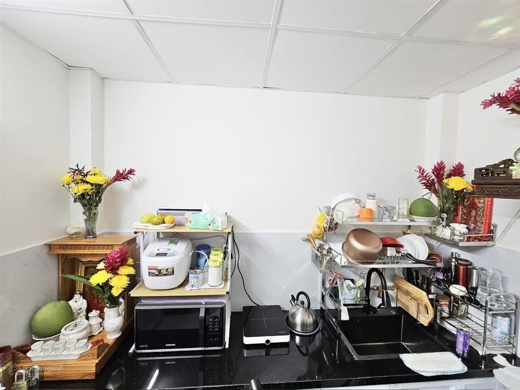 Tôi bán nhà 28 m2 sd, 1 trệt 1 lầu, sát hẻm xe hơi, tuyệt đẹp, giá 749 triệu