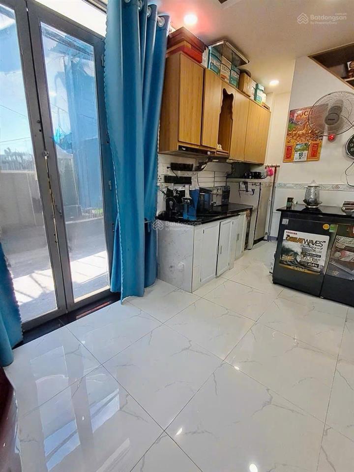 Tôi bán nhà 34 m2 sd, 1 trệt 1 lầu, cách hxh 10 m, tuyệt đẹp quận 7, giá 1,09 tỷ
