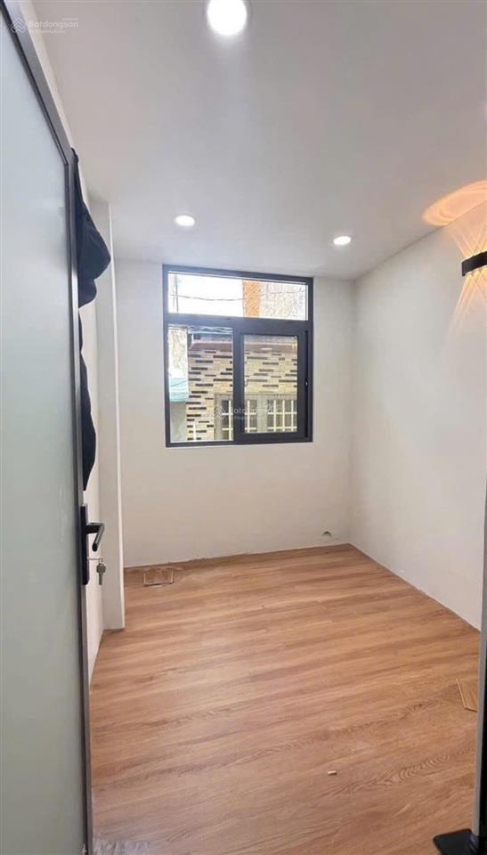 Tôi bán nhà 36 m2, 1 trệt, 1 lầu, sổ hồng riêng, tuyệt đẹp, quận 7. giá 1,98 tỷ