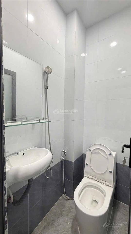Tôi bán nhà 36 m2, 1 trệt, 1 lầu, sổ hồng riêng, tuyệt đẹp, quận 7. giá 1,98 tỷ