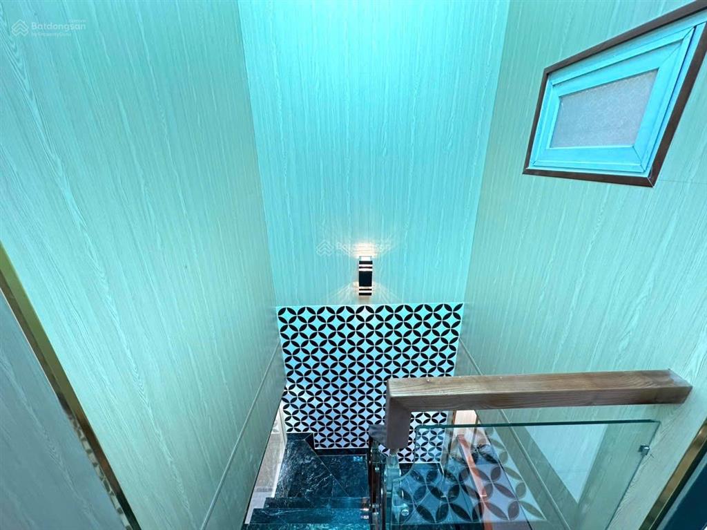 Tôi bán nhà 49 m2, 1 trệt, 1 lầu, sổ hồng riêng, quận 7, giá 3,15 tỷ