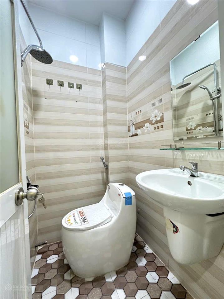 Tôi bán nhà 49 m2, 1 trệt, 1 lầu, sổ hồng riêng, quận 7, giá 3,15 tỷ