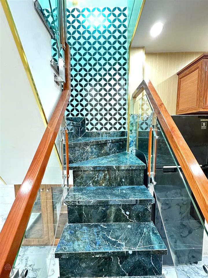 Tôi bán nhà 49 m2, 1 trệt, 1 lầu, sổ hồng riêng, quận 7, giá 3,15 tỷ
