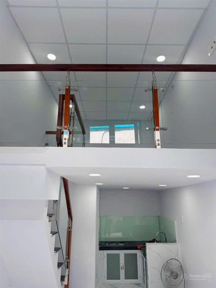 Tôi bán nhà 28 m2 sd, sổ hồng, 1 trệt 1 lầu lửng, sát hẻm ôtô, quận 7, giá 870 triệu