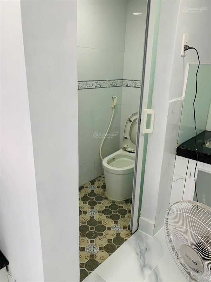 Tôi bán nhà 28 m2 sd, sổ hồng, 1 trệt 1 lầu lửng, sát hẻm ôtô, quận 7, giá 870 triệu