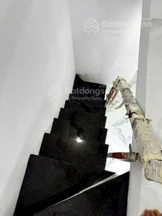 Tôi bán nhà 28 m2 sd, sổ hồng, 1 trệt 1 lầu lửng, sát hẻm ôtô, quận 7, giá 870 triệu