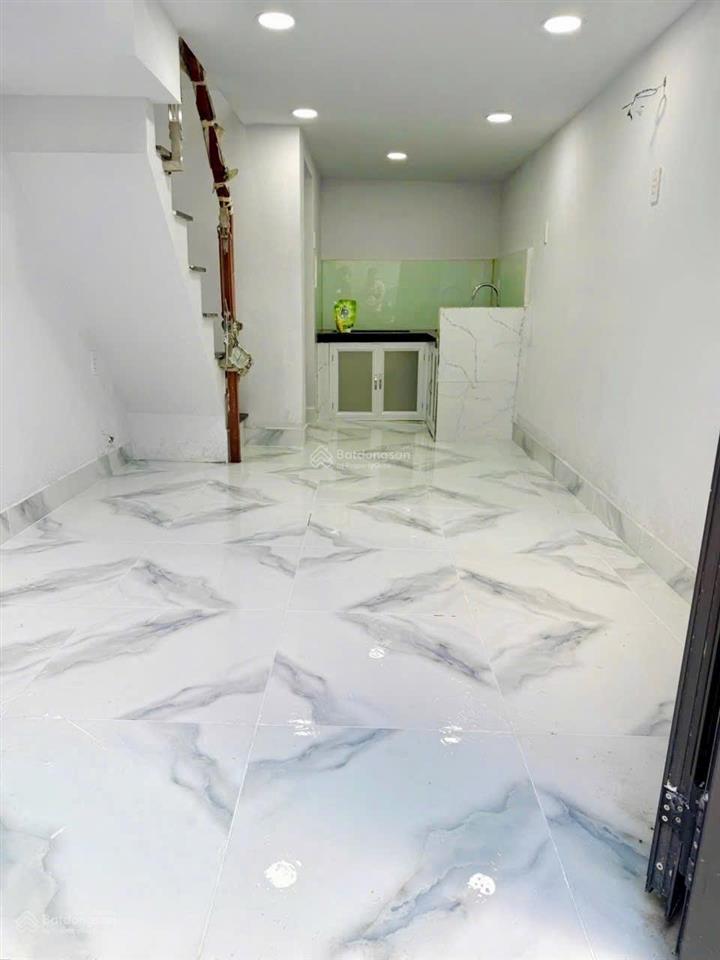 Tôi bán nhà 28 m2 sd, sổ hồng, 1 trệt 1 lầu lửng, sát hẻm ôtô, quận 7, giá 870 triệu