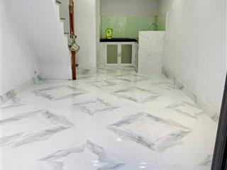 Tôi bán nhà 28 m2 sd, sổ hồng, 1 trệt 1 lầu lửng, sát hẻm ôtô, quận 7, giá 870 triệu