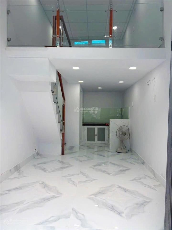 Tôi bán nhà 28 m2 sd, sổ hồng, 1 trệt 1 lầu lửng, sát hẻm ôtô, quận 7, giá 870 triệu