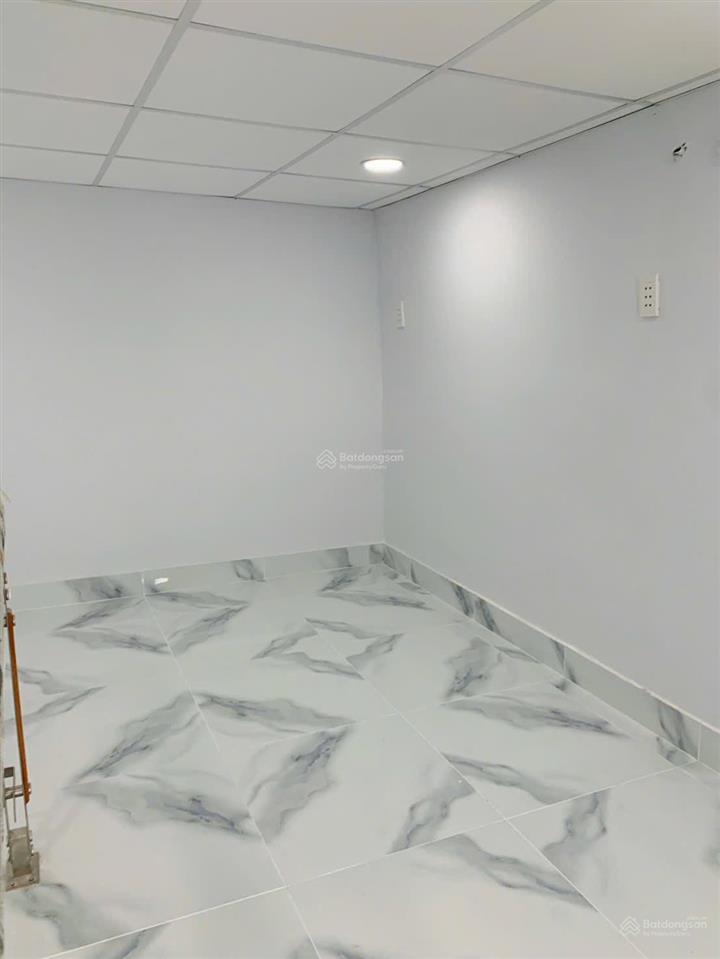 Tôi bán nhà 28 m2 sd, sổ hồng, 1 trệt 1 lầu lửng, sát hẻm ôtô, quận 7, giá 870 triệu