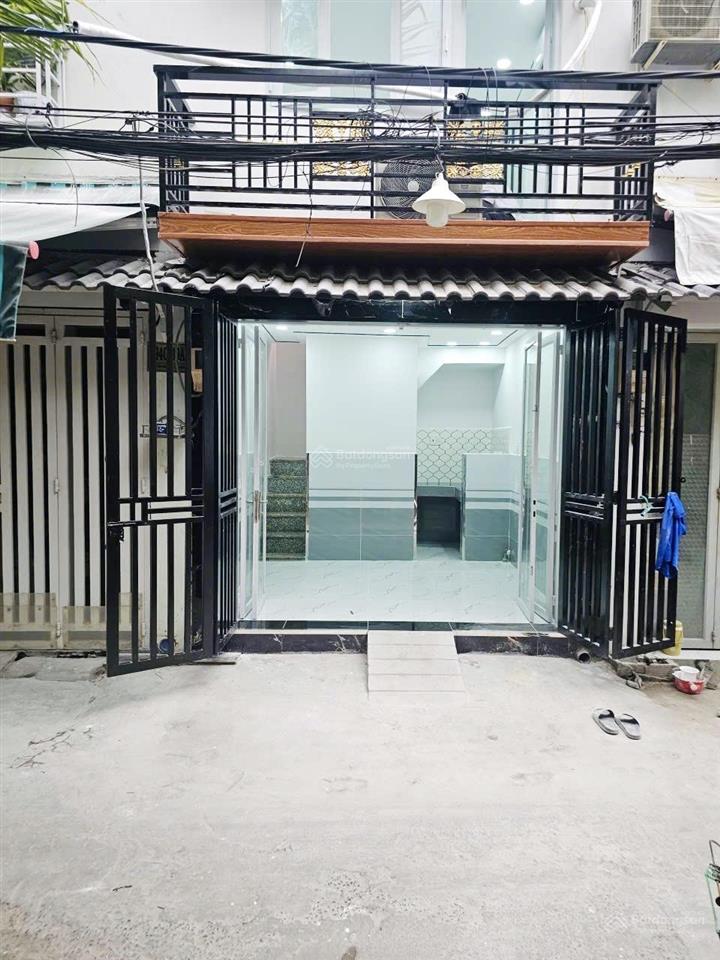 Tôi bán nhà 30 m2 sd, 1 trệt, 1 lầu, mặt tiền 4 m, quận 7. giá 890 triệu
