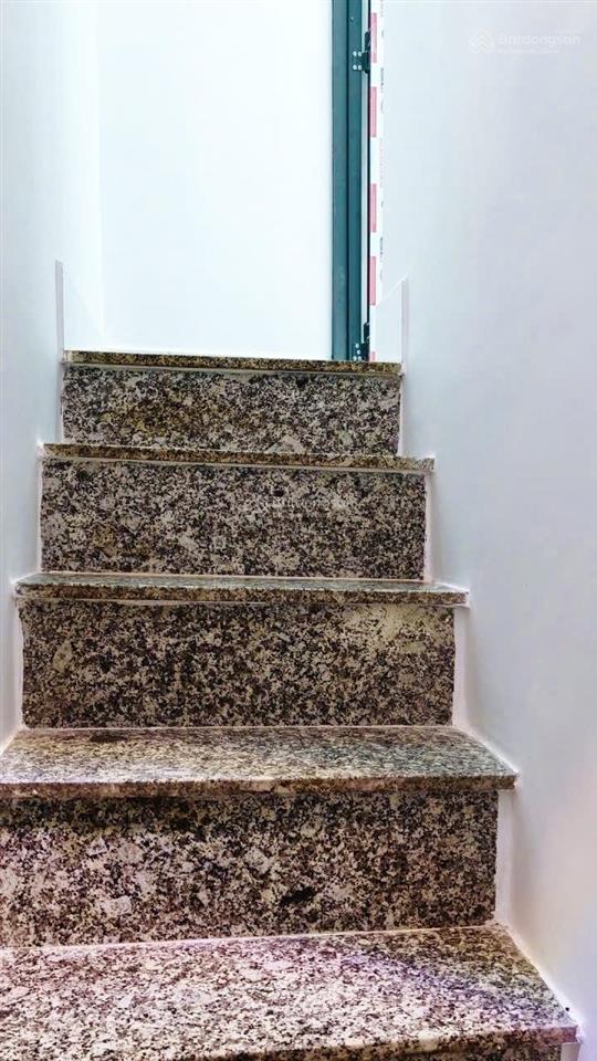 Tôi bán nhà 30 m2 sd, 1 trệt, 1 lầu, mặt tiền 4 m, quận 7. giá 890 triệu