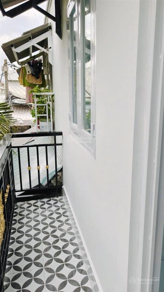 Tôi bán nhà 30 m2 sd, 1 trệt, 1 lầu, mặt tiền 4 m, quận 7. giá 890 triệu