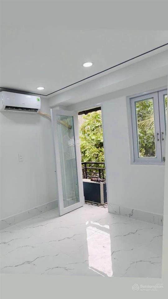 Tôi bán nhà 30 m2 sd, 1 trệt, 1 lầu, mặt tiền 4 m, quận 7. giá 890 triệu