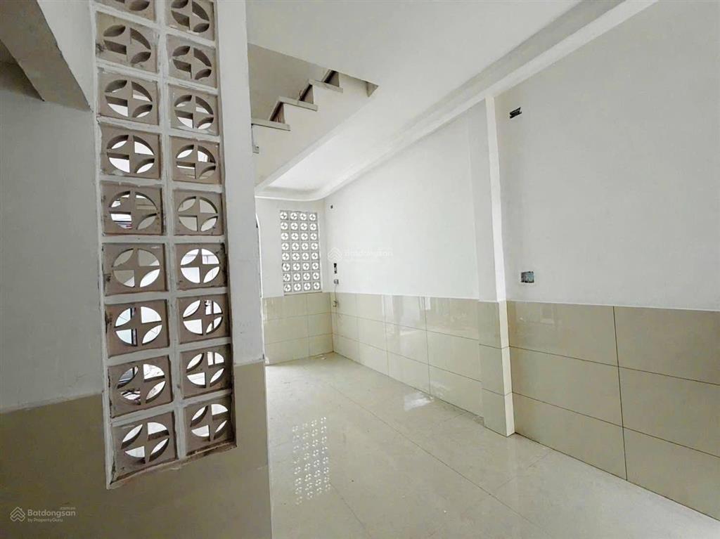 Tôi bán nhà nhà 72 m2, sổ hồng riêng, 1 trệt. 1 lầu, tuyệt đẹp. quận 7. giá 2,65 tỷ