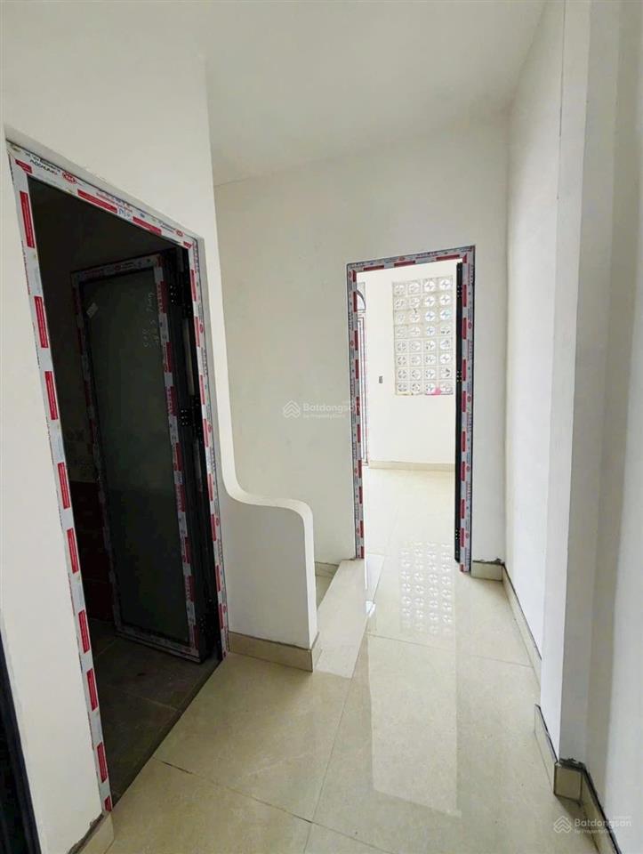 Tôi bán nhà nhà 72 m2, sổ hồng riêng, 1 trệt. 1 lầu, tuyệt đẹp. quận 7. giá 2,65 tỷ