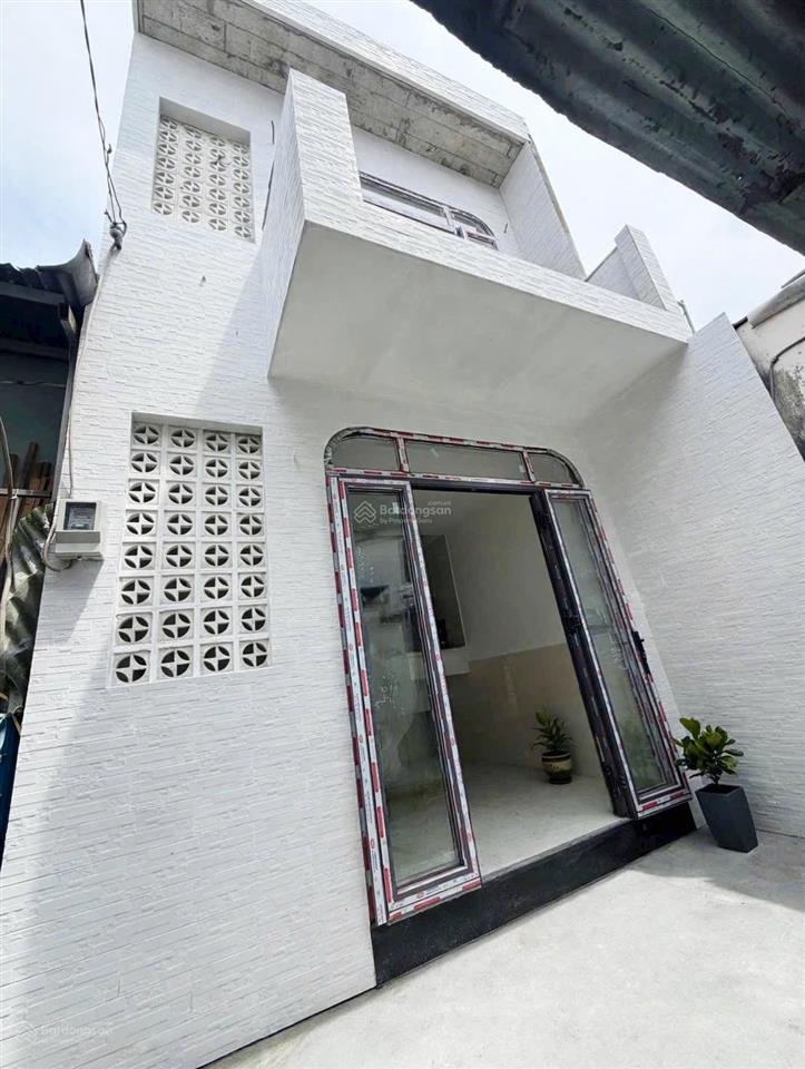 Tôi bán nhà nhà 72 m2, sổ hồng riêng, 1 trệt. 1 lầu, tuyệt đẹp. quận 7. giá 2,65 tỷ