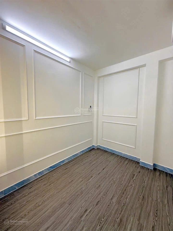 Tôi bán nhà 84 m2, 1 trệt, 3 lầu, xe hơi đậu trước nhà, tuyệt đẹp, quận 7, giá 1,86 tỷ