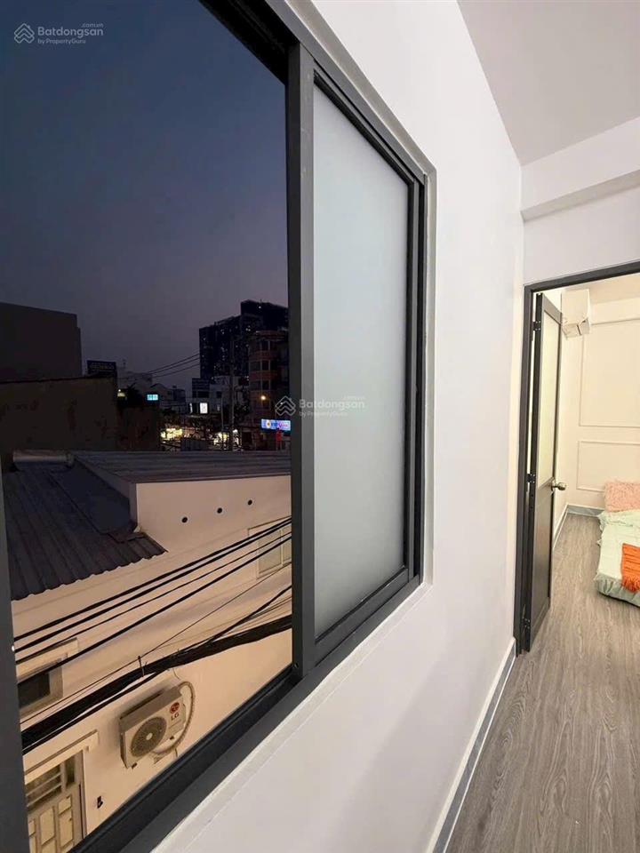 Tôi bán nhà 84 m2, 1 trệt, 3 lầu, xe hơi đậu trước nhà, tuyệt đẹp, quận 7, giá 1,86 tỷ