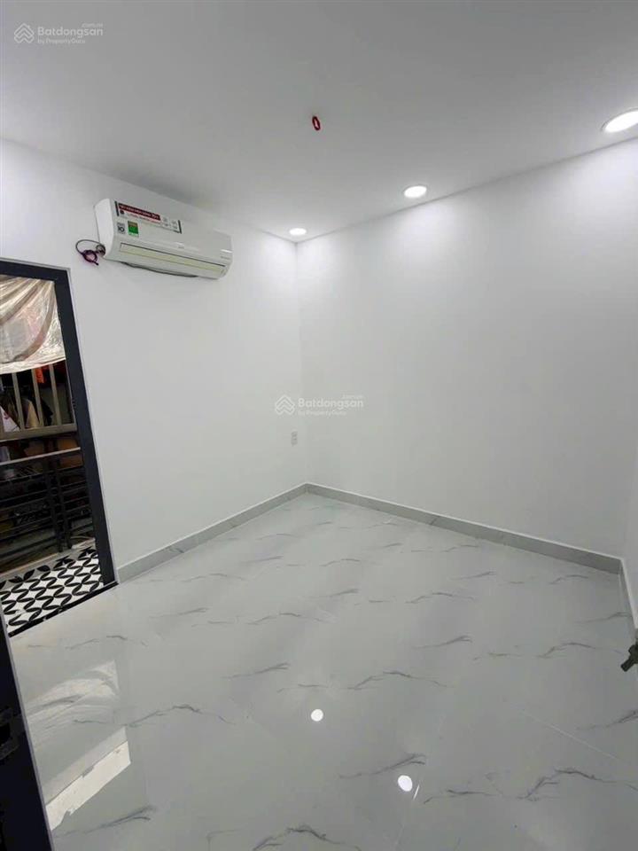 Tôi bán nhà 39 m2, 1 trệt, 1 lầu, sổ hồng, quận 7, giá 1,35 tỷ