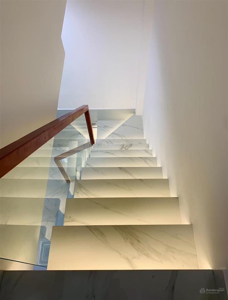 Tôi bán nhà 39 m2, 1 trệt, 1 lầu, sổ hồng, quận 7, giá 1,35 tỷ