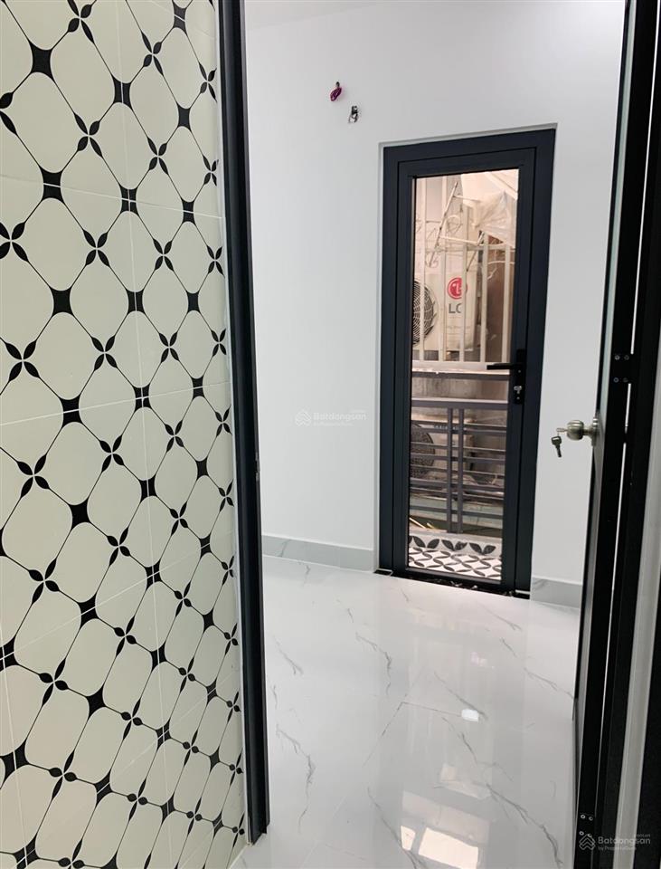 Tôi bán nhà 39 m2, 1 trệt, 1 lầu, sổ hồng, quận 7, giá 1,35 tỷ
