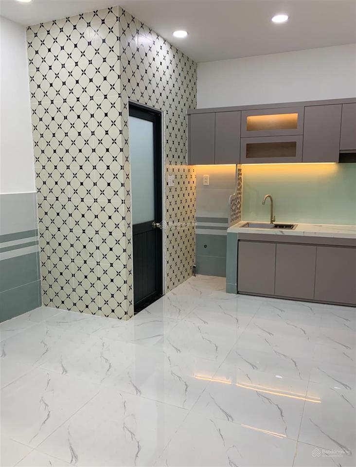 Tôi bán nhà 39 m2, 1 trệt, 1 lầu, sổ hồng, quận 7, giá 1,35 tỷ