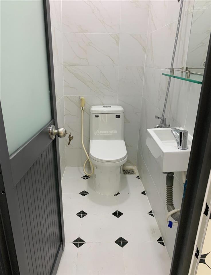 Tôi bán nhà 39 m2, 1 trệt, 1 lầu, sổ hồng, quận 7, giá 1,35 tỷ