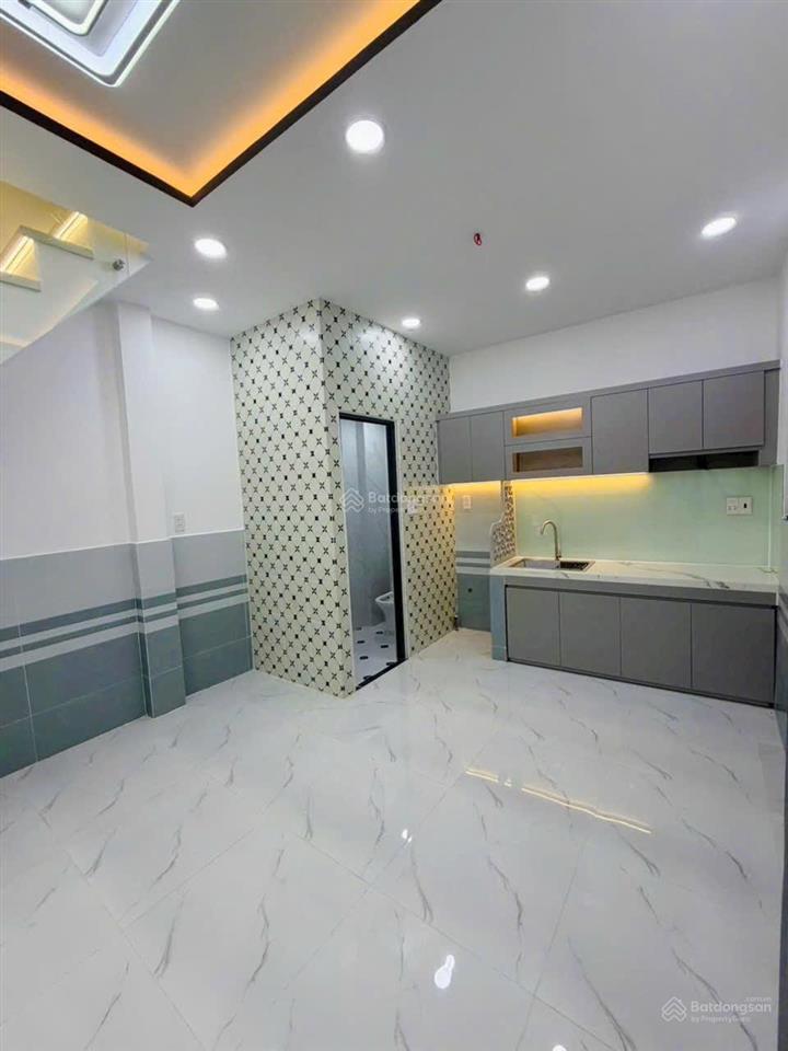 Tôi bán nhà 39 m2, 1 trệt, 1 lầu, sổ hồng, quận 7, giá 1,35 tỷ