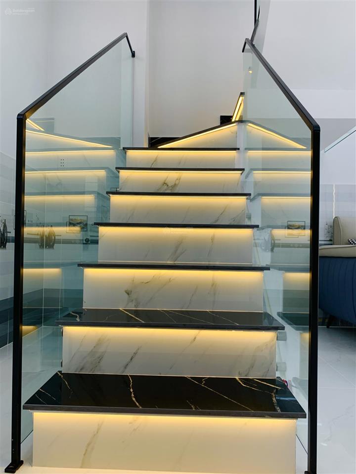 Tôi bán nhà 96 m2, 1 trệt, 2 lầu, tuyệt đẹp, p. phú thuận, quận 7, giá 3,89 tỷ