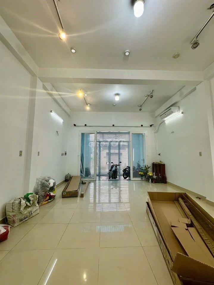 CHO THUÊ NHÀ NGUYÊN CĂN DT: 5X20. NHÀ 5 LẦU GIÁ RẺ. HỢP ĐỒNG LÂU DÀI 