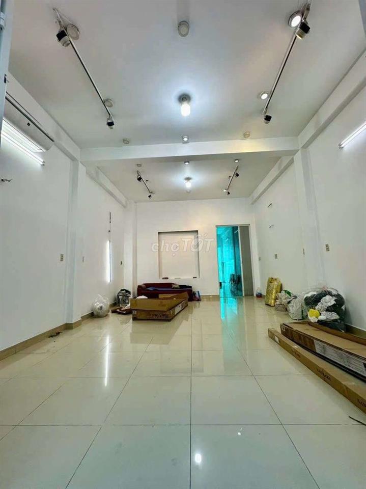 CHO THUÊ NHÀ NGUYÊN CĂN DT: 5X20. NHÀ 5 LẦU GIÁ RẺ. HỢP ĐỒNG LÂU DÀI 