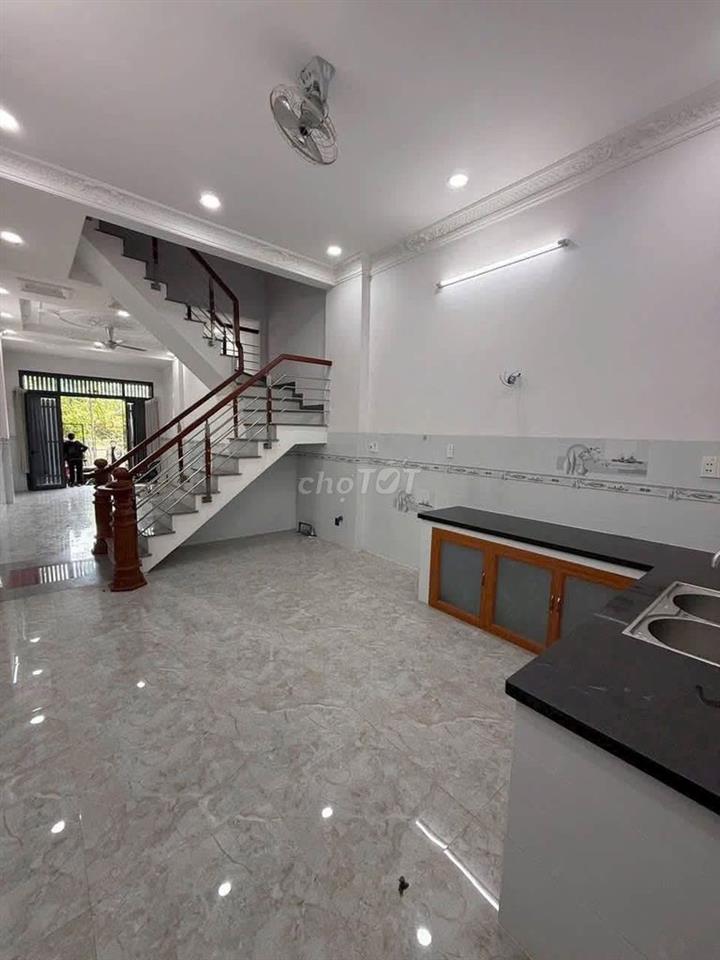 CHO THUÊ NHÀ 3 LẦU MỚI ĐẸP HẺM 5M PHƯỜNG THỚI AN QUẬN 12