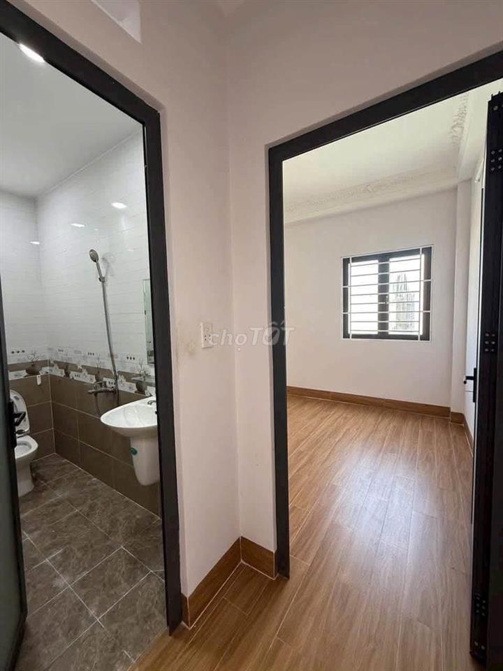 CHO THUÊ NHÀ 3 LẦU MỚI ĐẸP HẺM 5M PHƯỜNG THỚI AN QUẬN 12
