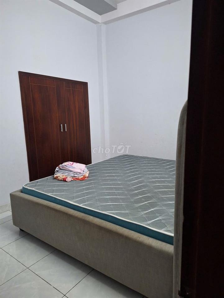 Cho Thuê Nhà 3 Lầu Mới Đẹp Có Nội Thất Phường Tân Chánh Hiệp Q12