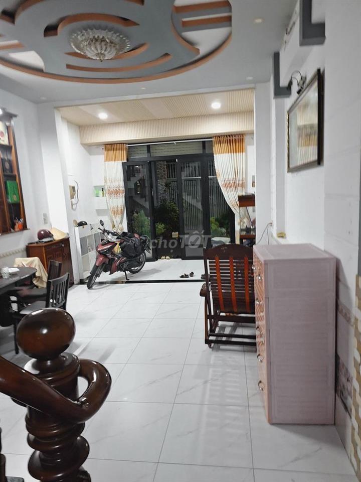 Cho Thuê Nhà 3 Lầu Mới Đẹp Có Nội Thất Phường Tân Chánh Hiệp Q12