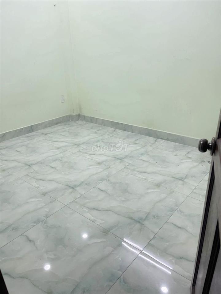 CHO THUÊ NHÀ RỘNG 3 LẦU HẺM ĐƯỜNG NGUYỄN ẢNH THỦ P. TCH Q12 