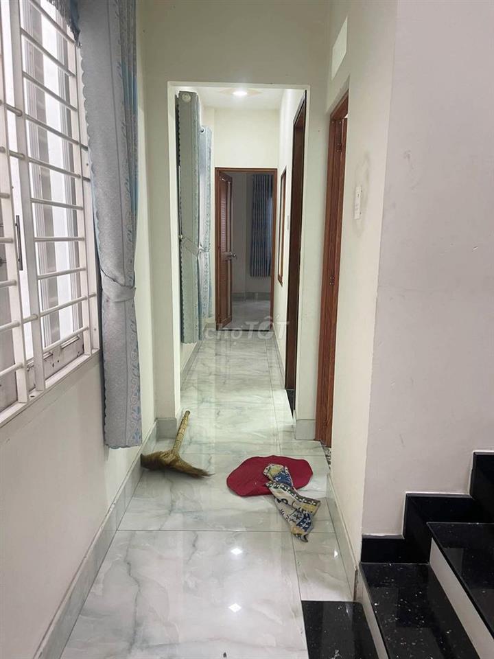 CHO THUÊ NHÀ RỘNG 3 LẦU HẺM ĐƯỜNG NGUYỄN ẢNH THỦ P. TCH Q12 