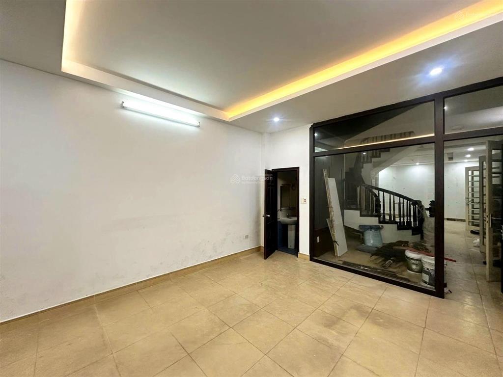 Cho thuê biệt thự 120m2x4t lô góc kđt văn quán làm văn phòng mặt tiền 17m đỗ nhiều ô tô