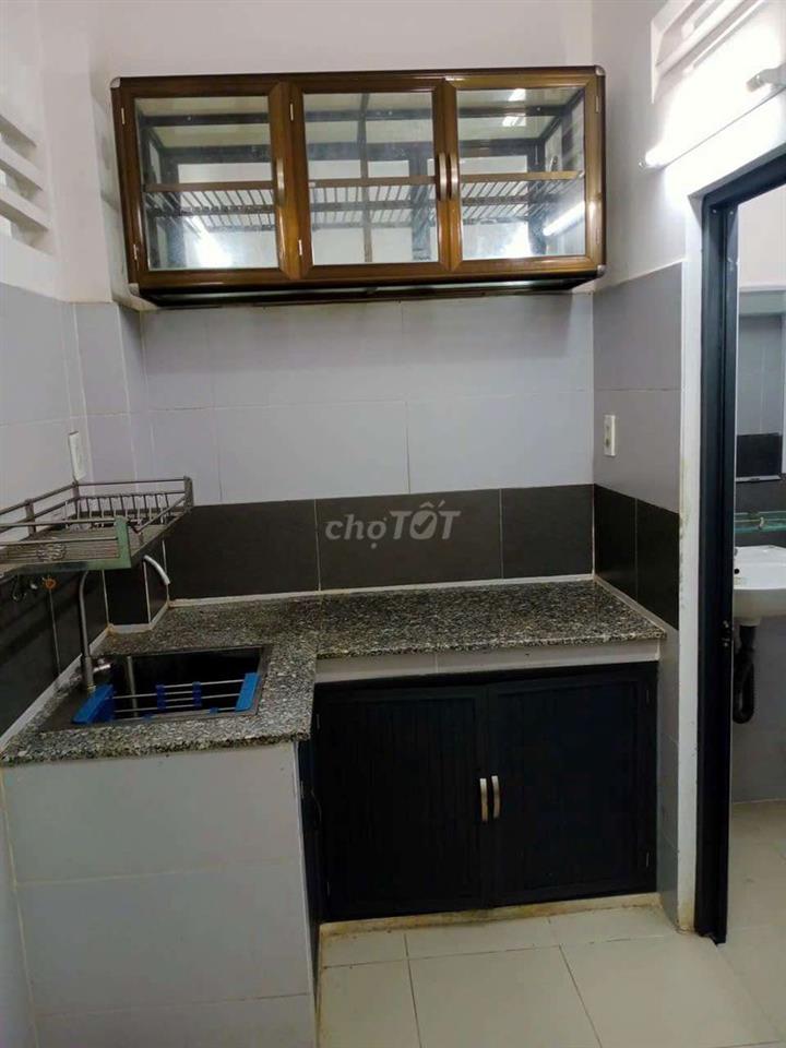CHOTHUÊPHÒNG Dt:35m2 2 phòng có ban công riêng, giờ giấc tự do.