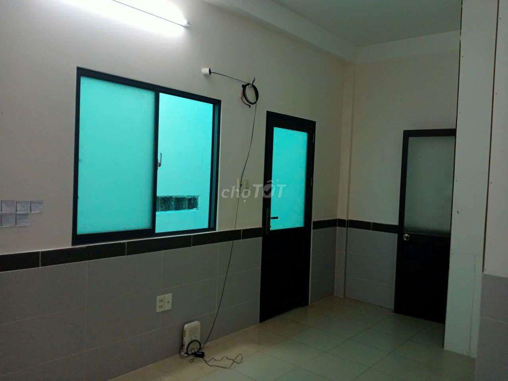 CHOTHUÊPHÒNG Dt:35m2 2 phòng có ban công riêng, giờ giấc tự do.