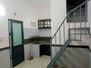 CHOTHUÊPHÒNG Dt:35m2 2 phòng có ban công riêng, giờ giấc tự do.