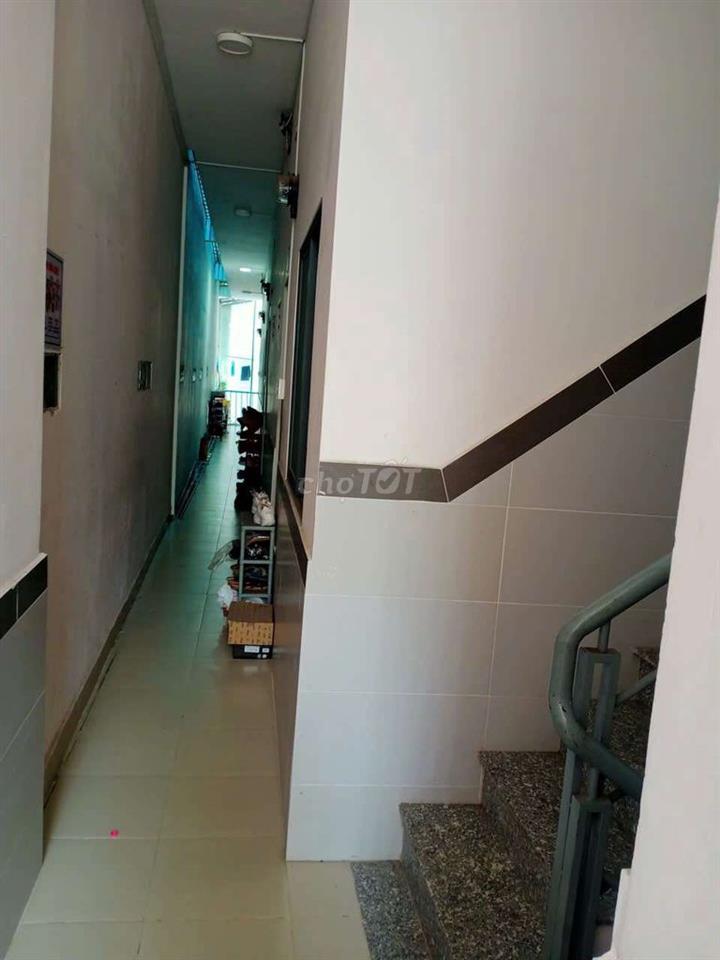 CHOTHUÊPHÒNG Dt:35m2 2 phòng có ban công riêng, giờ giấc tự do.