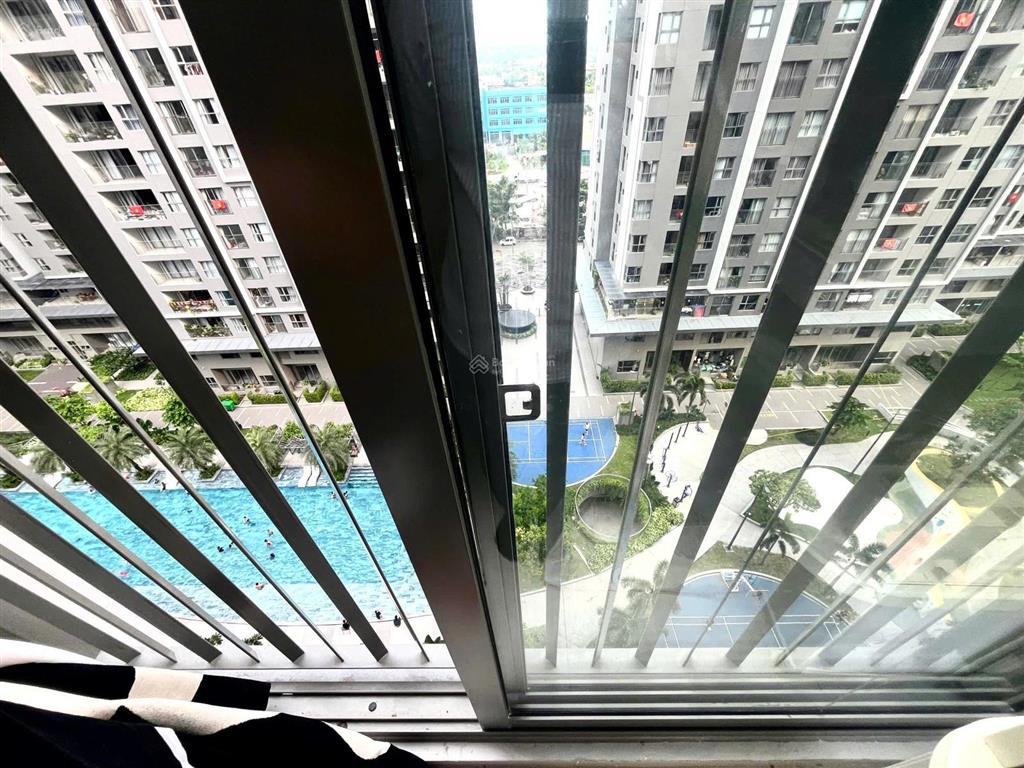Sẵn nội thất cho thuê 2pn, 2wc view hồ bơi tháp vip d, lầu trung, westgate an gia