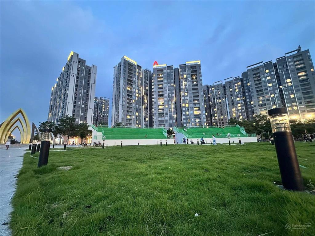 Sẵn nội thất cho thuê 2pn, 2wc view hồ bơi tháp vip d, lầu trung, westgate an gia