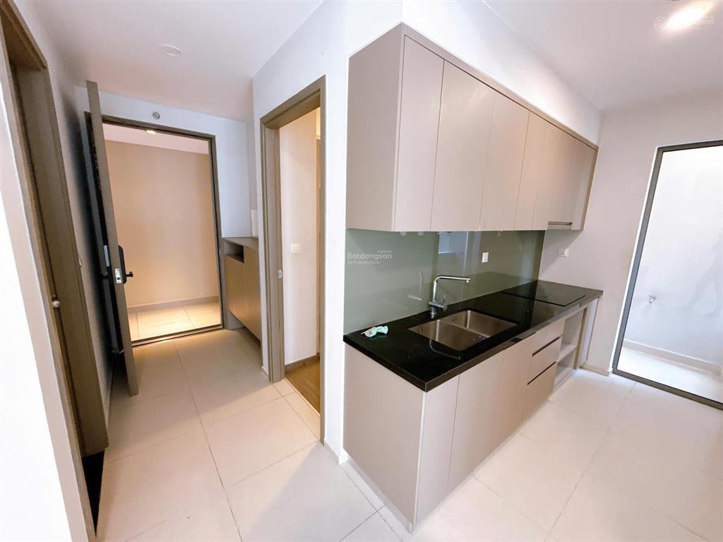 Sẵn nội thất cho thuê 2pn, 2wc view hồ bơi tháp vip d, lầu trung, westgate an gia