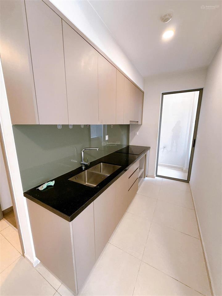 Sẵn nội thất cho thuê 2pn, 2wc view hồ bơi tháp vip d, lầu trung, westgate an gia