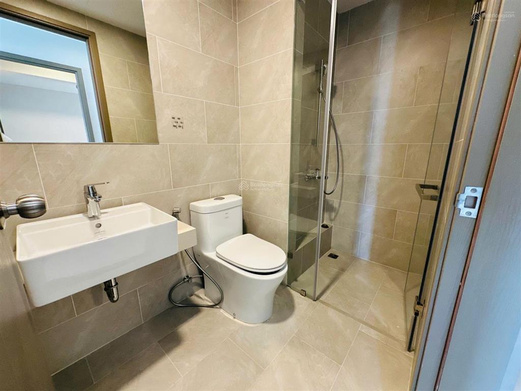 Cho thuê căn 59m2 có nội thất view công viên + ủy ban, tháp vip d, westgate an gia