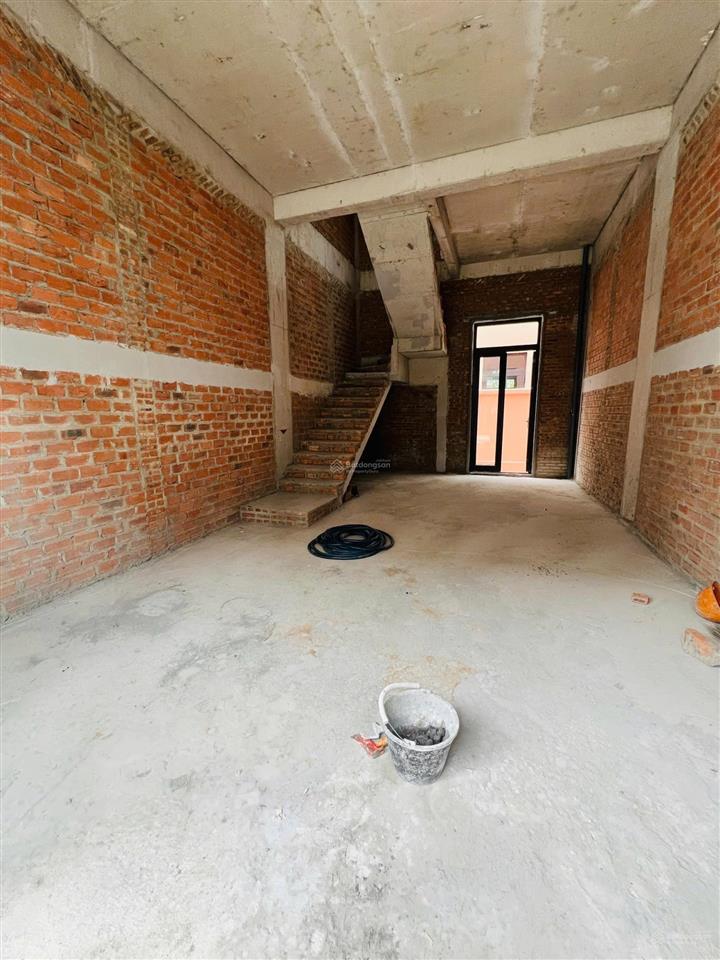 Em có sẵn căn 63m2 hướng đông bắc mát mẻ gần bãi tắm  diện tích 54m2 ngang 4.5m
