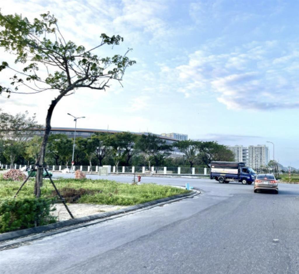 Bán lô đất 2 mặt tiền đường nam kỳ khởi nghĩa, đà nẵng, dt 300m2, giá 20tr/m2